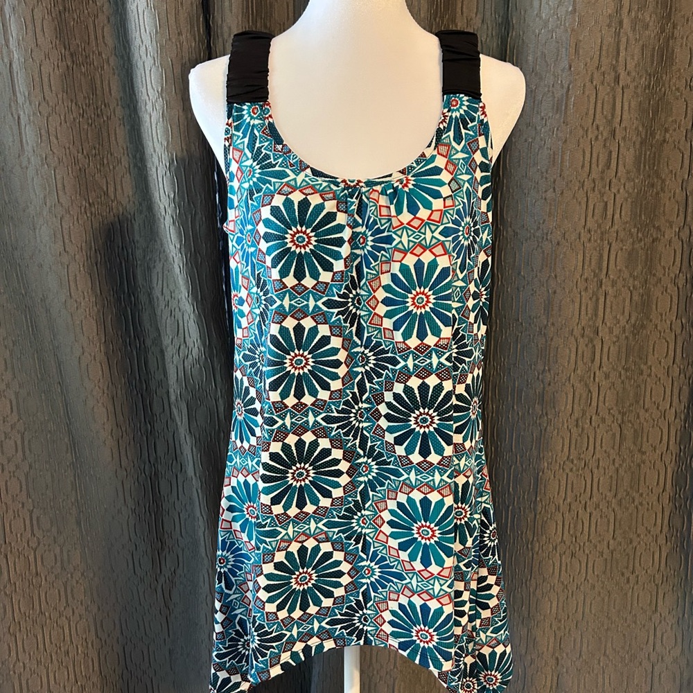 Suzy Shier Geometric Floral Sleeveless Blouse - Blue and Black